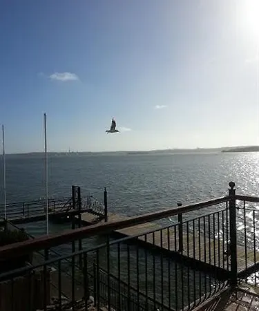 Otel Watersedge Cobh
